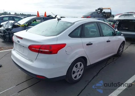 2016 Ford Focus S из США, поврежденный, VIN 1FADP3E26GL345685